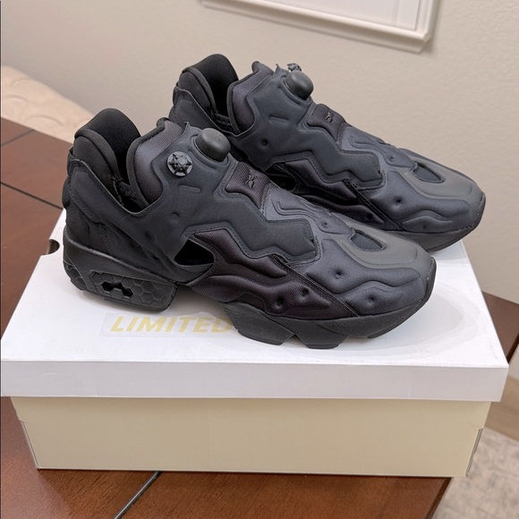 New in Box Reebok instapump limited release 10.5 - Picture 1 of 9